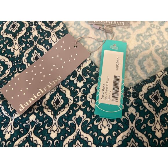 NWT Daniel Rainn Women’s Ari V Neck Sweater Medallion Size Large Teal Blue - Picture 6 of 6